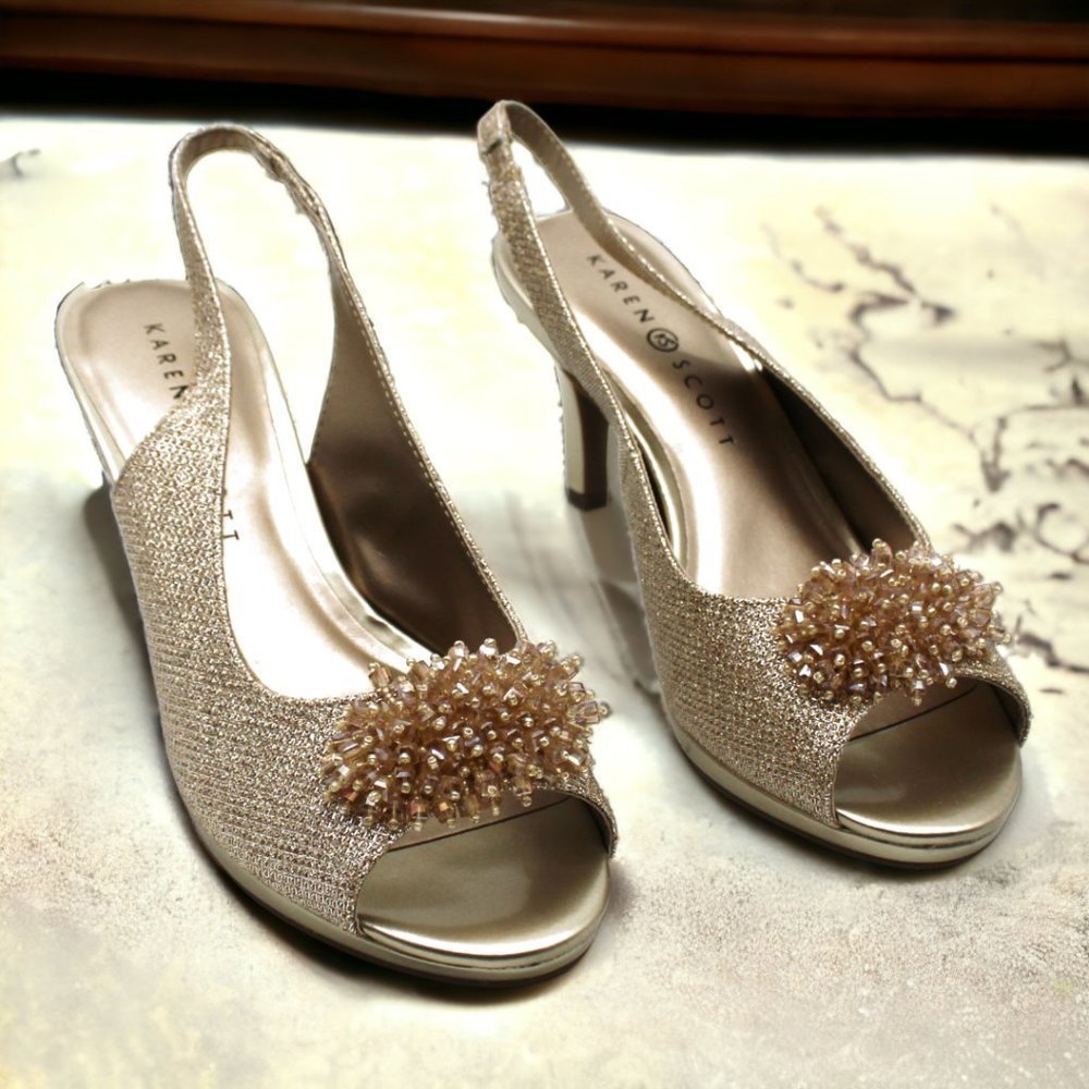 Karen Scott Pumps
